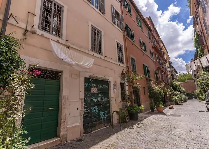 Trastevere Vicolo Del Leopardo *